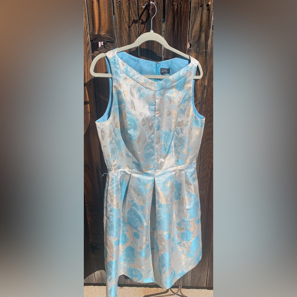 Arthur S. Levine Tahari black label, 4 gold blue A line dress with accent belt - Picture 7 of 8
